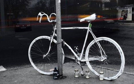 ghost-bikes-memorial.jpg picture by Pedro48