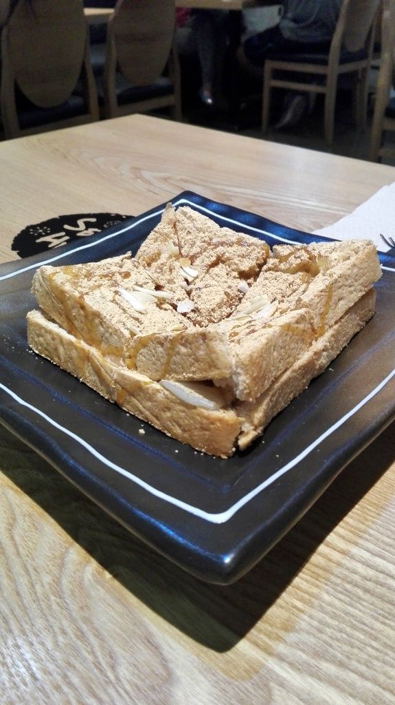 Injeolmi toast at Cafe Seolhwa