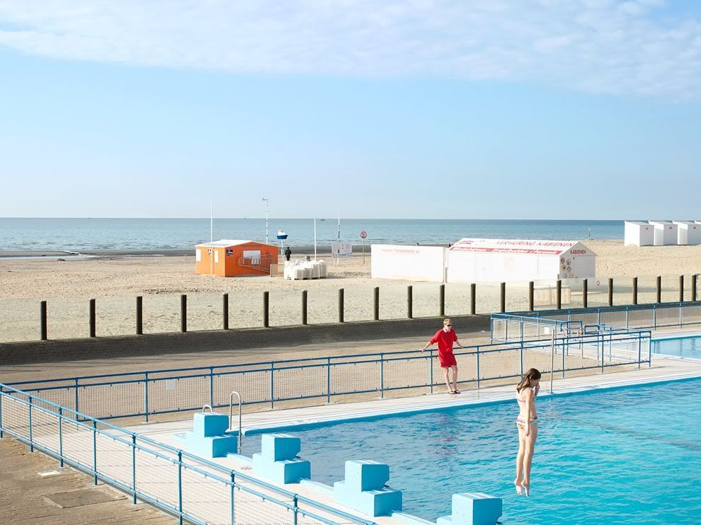 swimming-pool-belgium_45684_990x742.jpg