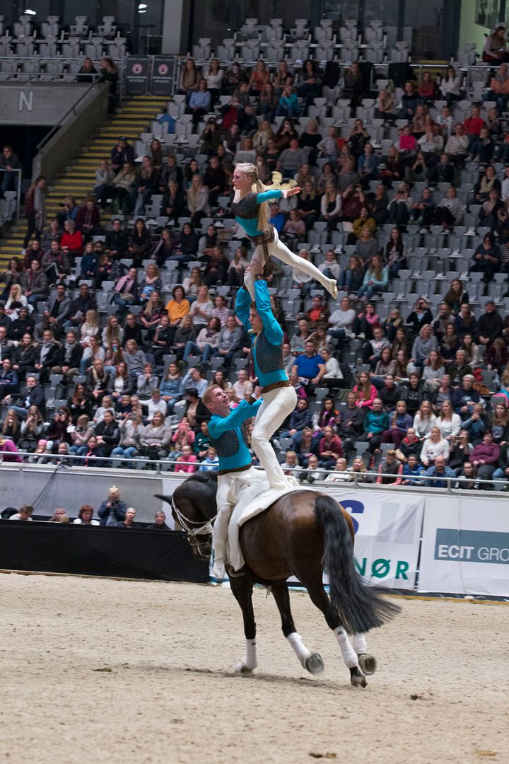 photo Jubileumsshow_74J2634_zpsax5m1rwf.jpg