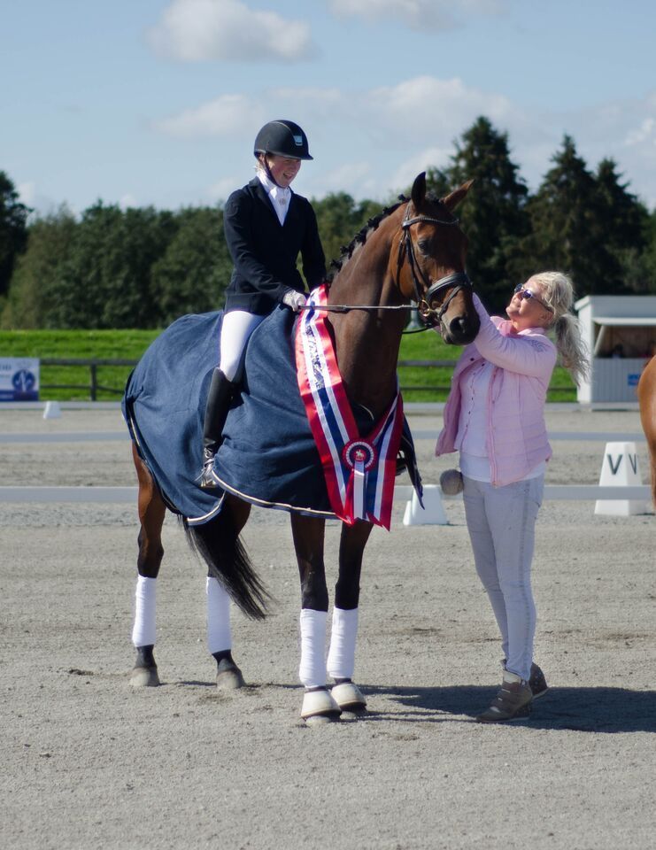 Breedersfinale dressur 2015 Foto: Ida Ruud photo Vinner_zps7zcsnkne.jpg