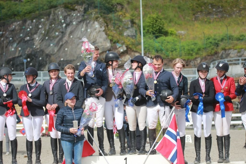  photo thumb_8S3A9397_1024_zpsq9xa3onu.jpg