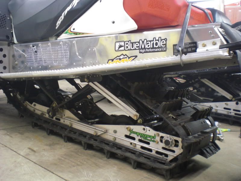 02 Arctic Cat 440 Sno Pro. rev jerry can on a 06 440?