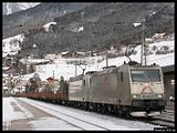 Die 185 538 und eine weitere 185 von TXL bringen einen Stahlbrammenzug in Richtung Brenner (10.02.2006)