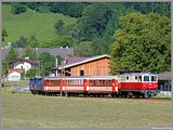 Zwischen Kreilhof und Gstadt entstand dieses Bild der 2095.05 vor dem Regionalzug 6905 nach Lunz am See.