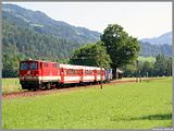 Idylle im Ybbstal: Bei Seeburg fhrt die 2095.007 mit dem R 6905 Ybbstaler nach Lunz am See.