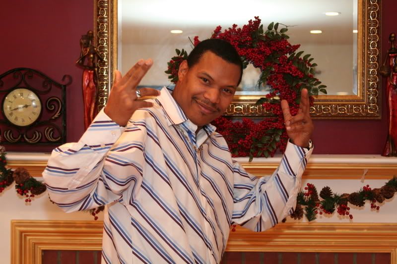 IMAGE: http://i34.photobucket.com/albums/d150/jlozano180/AlbertsFamily087.jpg