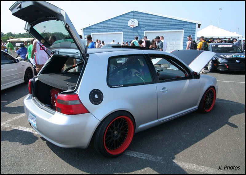 IMAGE: http://i34.photobucket.com/albums/d150/jlozano180/Waterfest14084copy.jpg