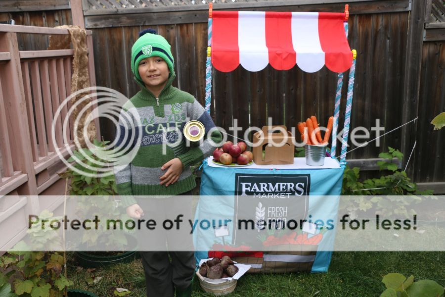 photo Farmers Market Stand